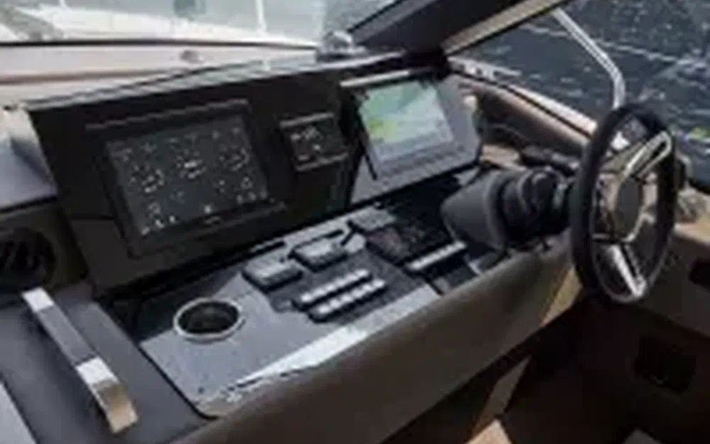 slider 7 Prestige Yachts F4.9