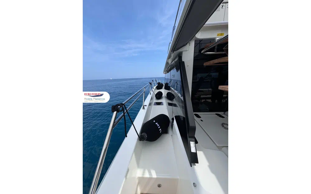 slider 10 Prestige Yachts M48