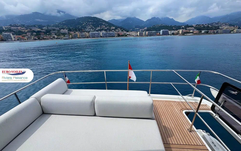 slider 11 Prestige Yachts M48