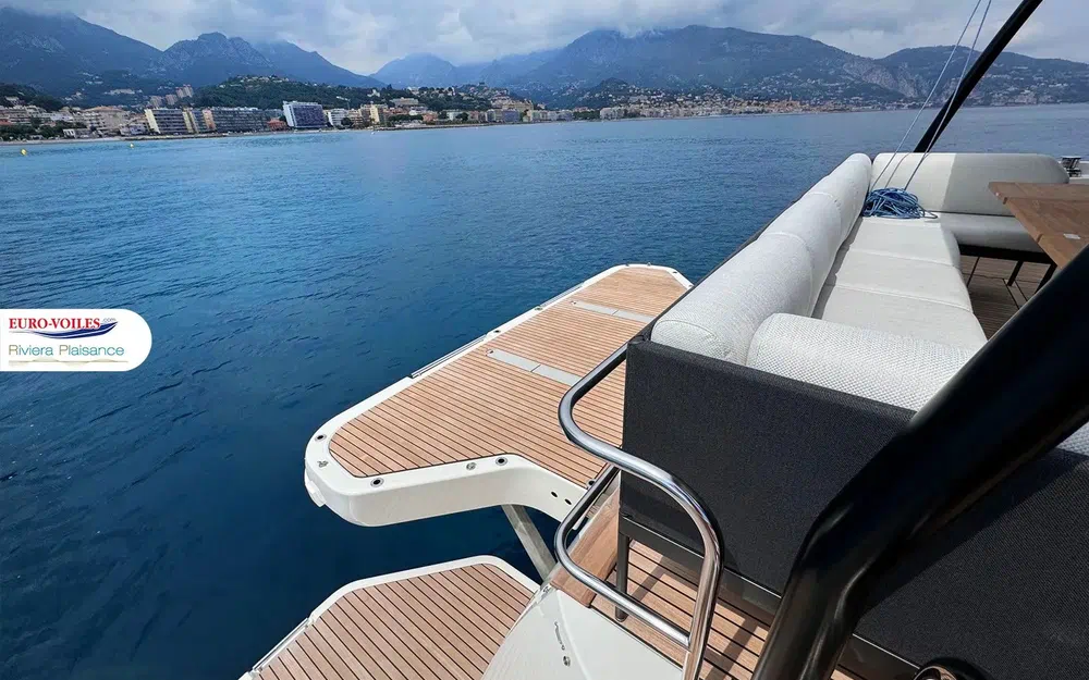 slider 14 Prestige Yachts M48