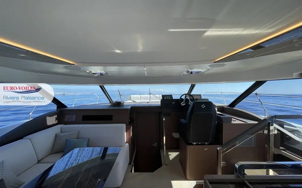 slider 17 Prestige Yachts M48