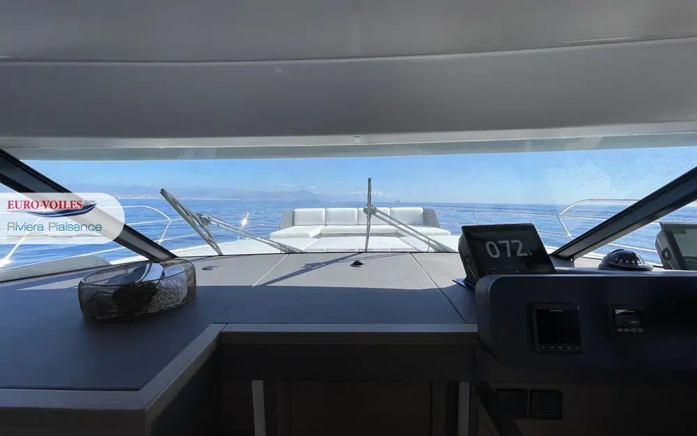 slider 19 Prestige Yachts M48
