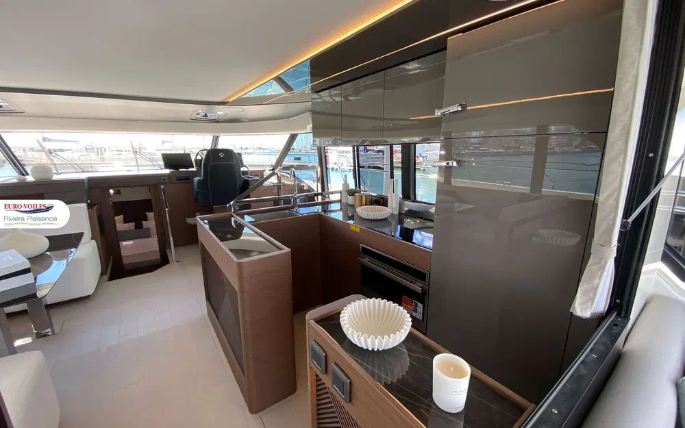 slider 7 Prestige Yachts M48