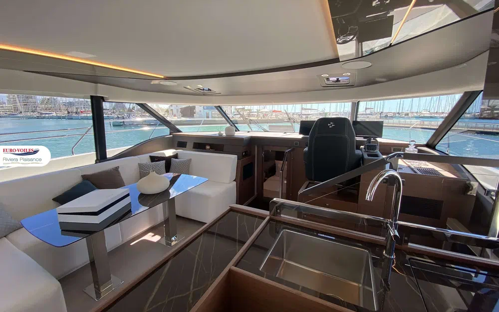 slider 8 Prestige Yachts M48