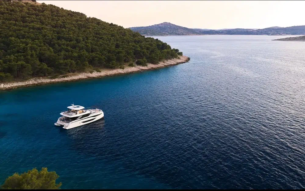 slider 1 Prestige Yachts M8