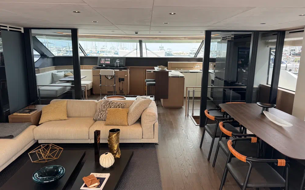 slider 17 Prestige Yachts M8