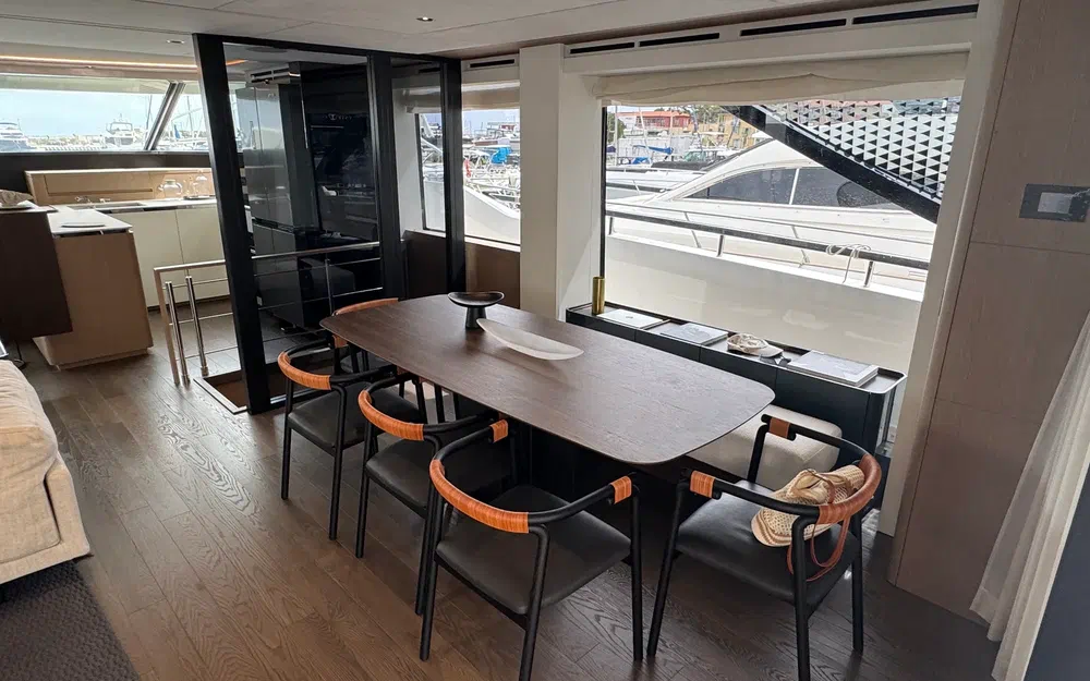 slider 18 Prestige Yachts M8