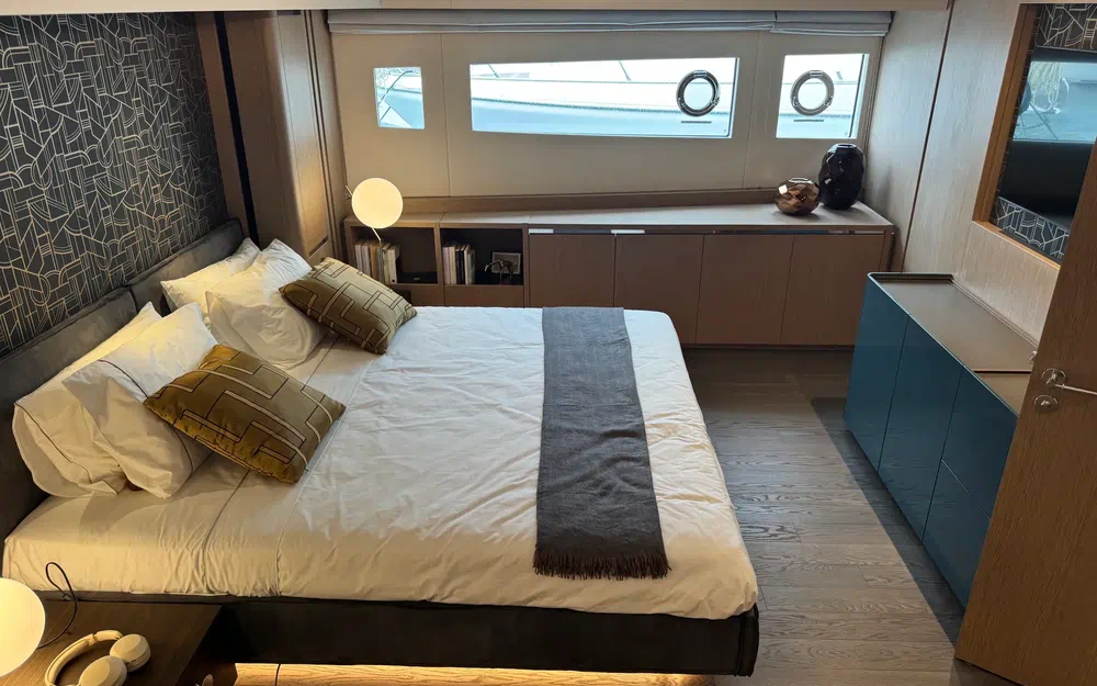 slider 22 Prestige Yachts M8