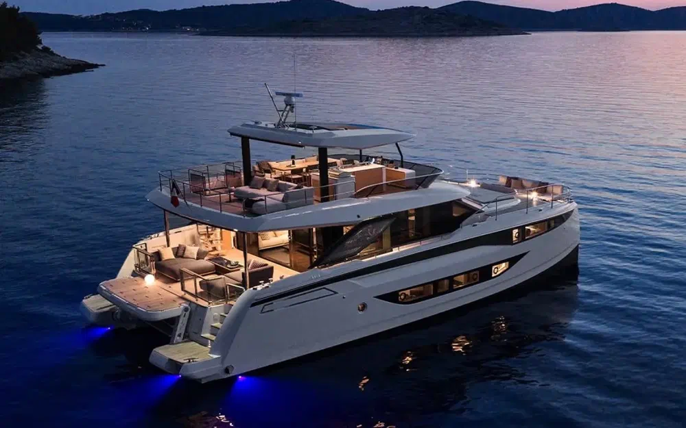 slider 3 Prestige Yachts M8