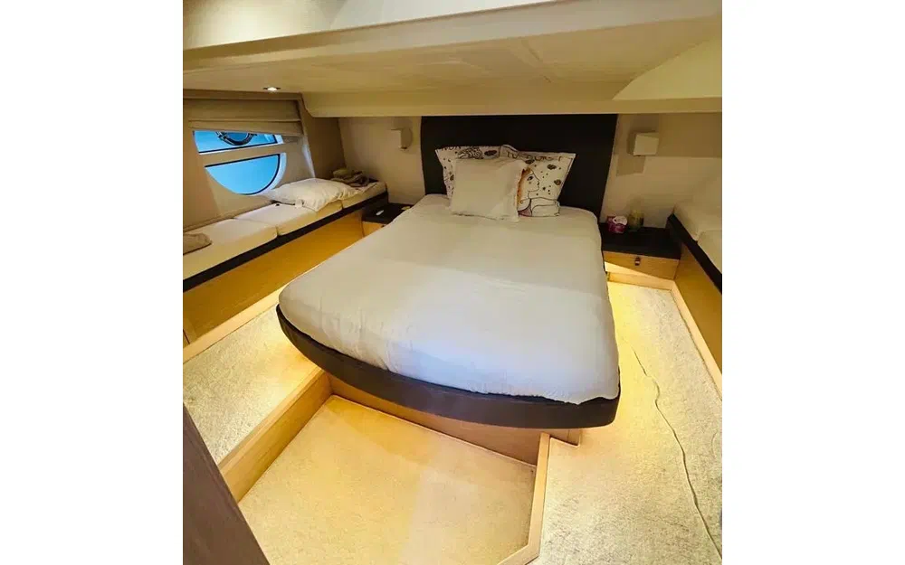 slider 9 Beneteau Monte Carlo 5