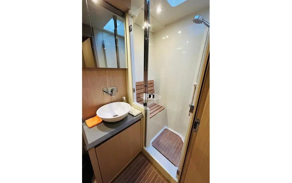 slider 10 Beneteau Monte Carlo 5