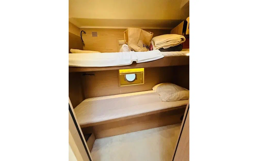 slider 11 Beneteau Monte Carlo 5