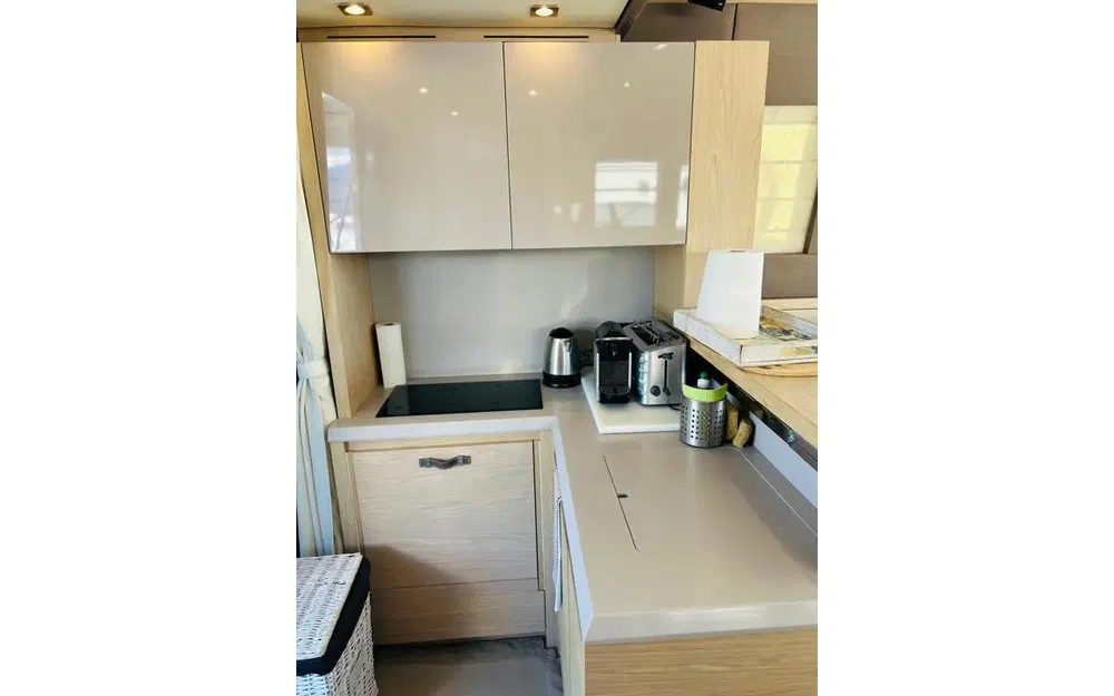 slider 12 Beneteau Monte Carlo 5