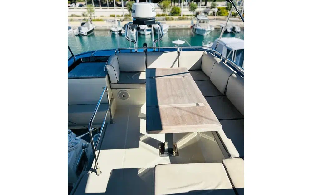 slider 4 Beneteau Monte Carlo 5