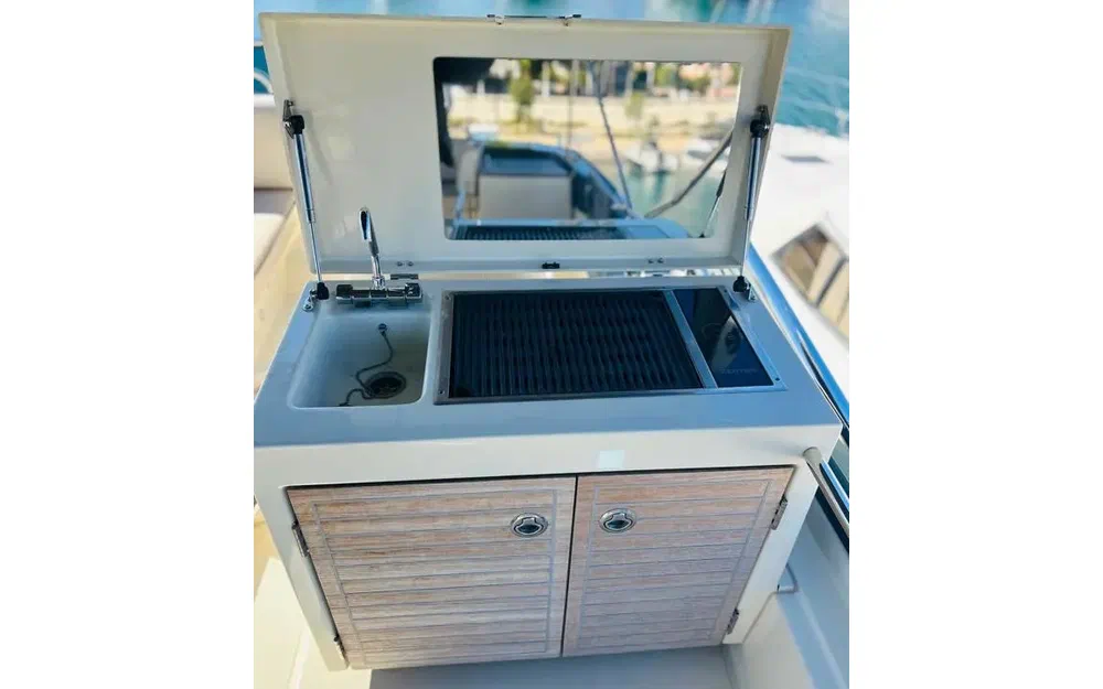 slider 5 Beneteau Monte Carlo 5