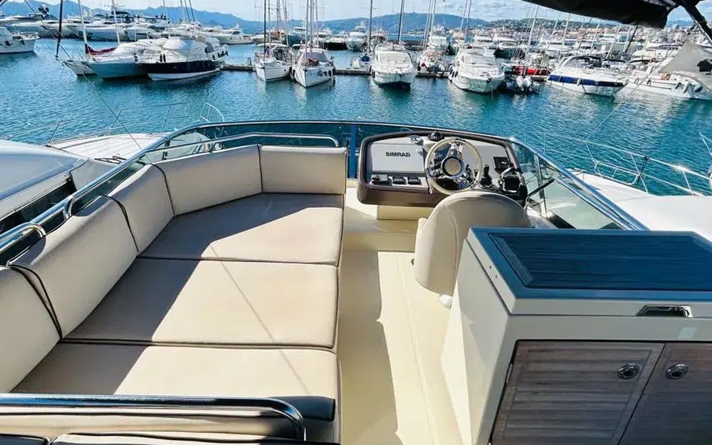 slider 6 Beneteau Monte Carlo 5