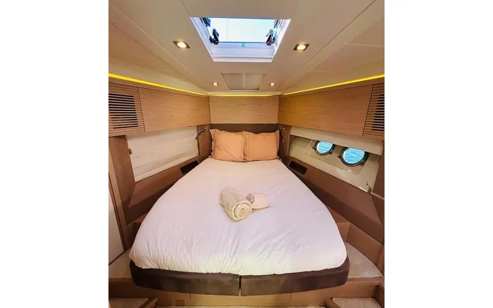 slider 7 Beneteau Monte Carlo 5