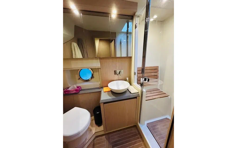 slider 8 Beneteau Monte Carlo 5