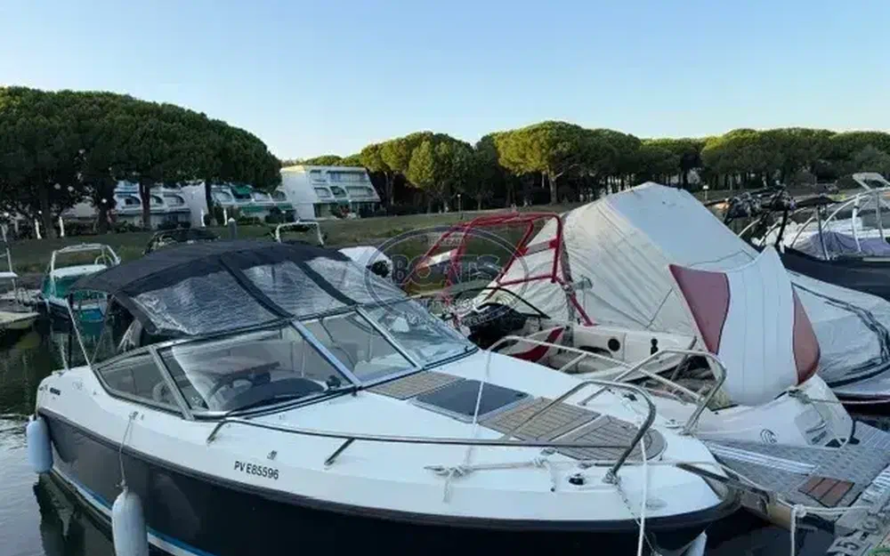 slider 1 Quicksilver Activ 645 Cabin