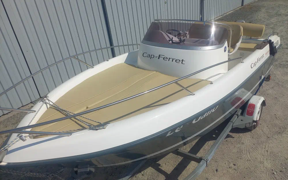 slider 11 B2 Marine Cap Ferret 502 Day Cruiser