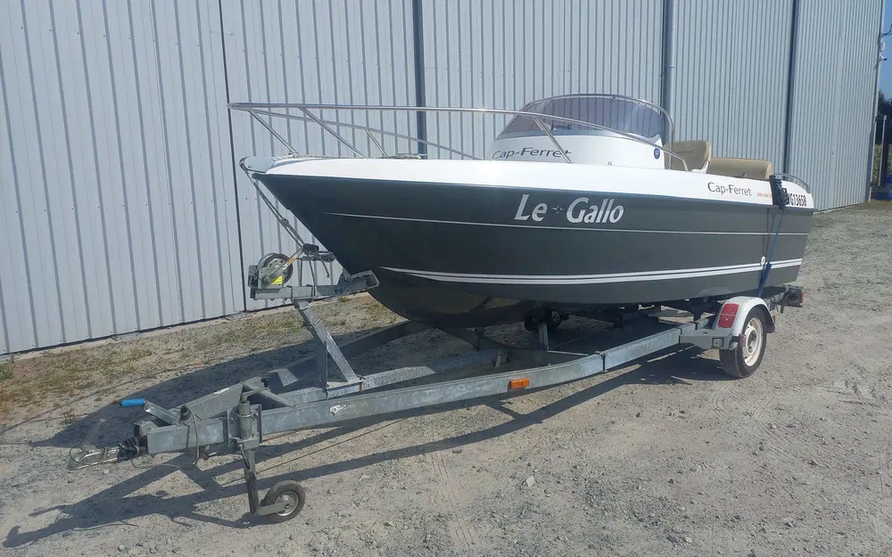 slider 1 B2 Marine Cap Ferret 502 Day Cruiser
