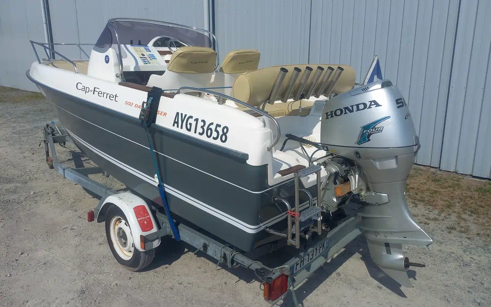 slider 2 B2 Marine Cap Ferret 502 Day Cruiser