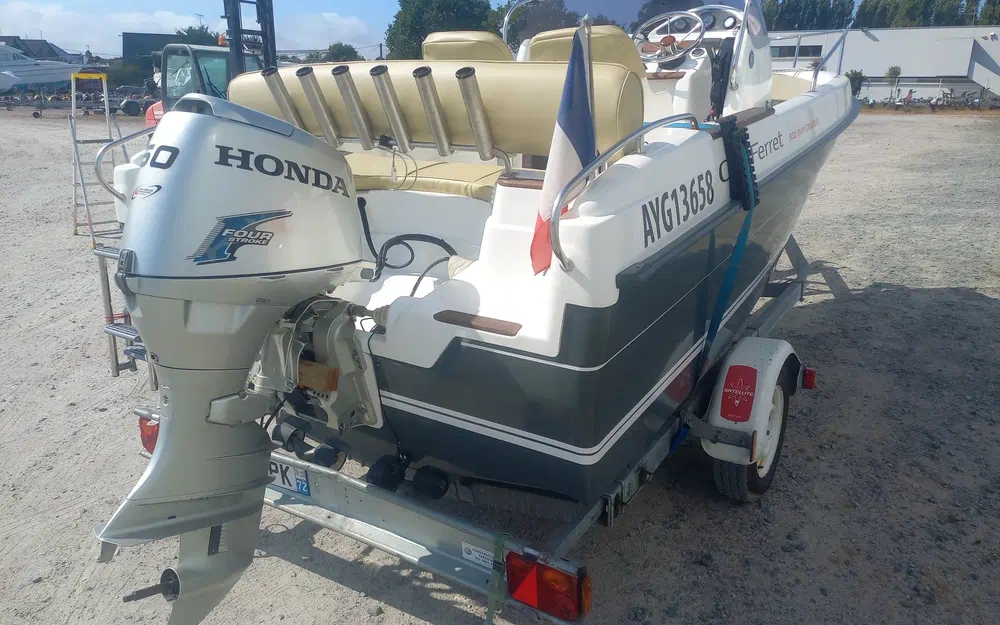 slider 4 B2 Marine Cap Ferret 502 Day Cruiser