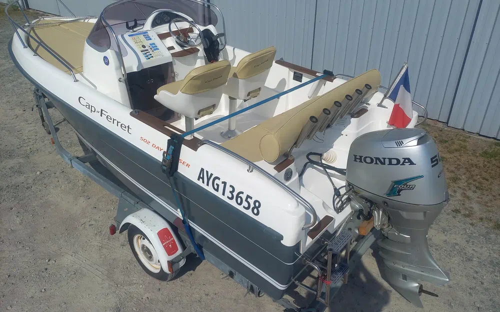 slider 5 B2 Marine Cap Ferret 502 Day Cruiser