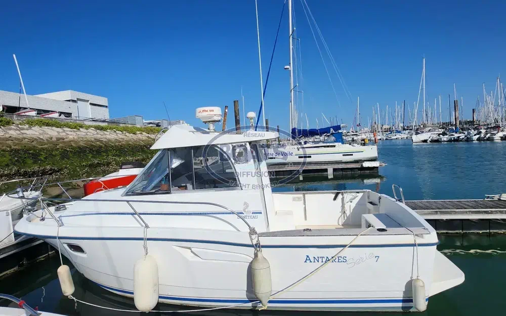 slider 14 Beneteau Antares 7