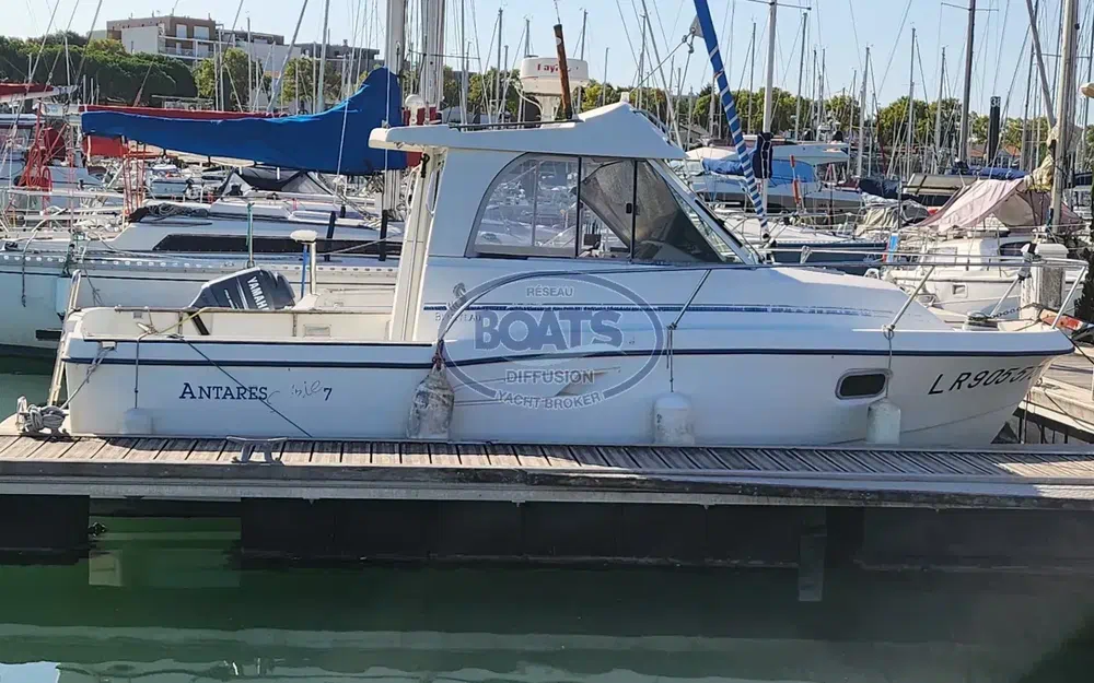 slider 1 Beneteau Antares 7
