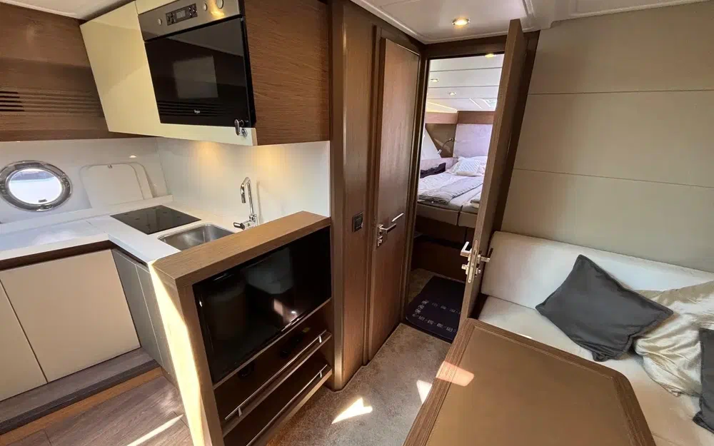 slider 8 Beneteau Gran Turismo 46