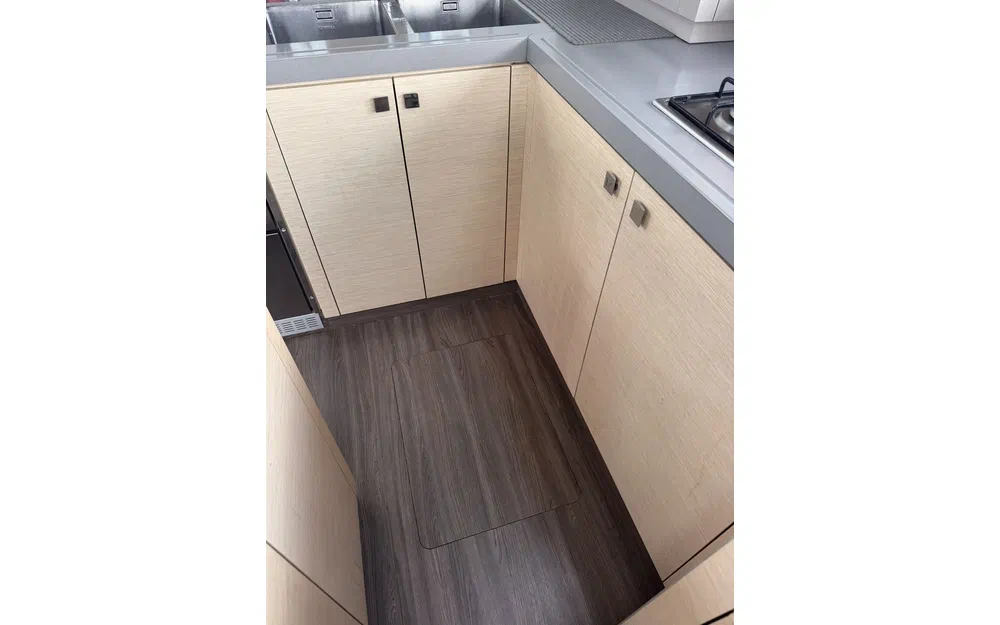 slider 10 Fountaine Pajot Saona 47