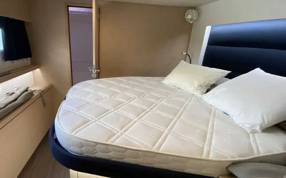 slider 12 Fountaine Pajot Saona 47