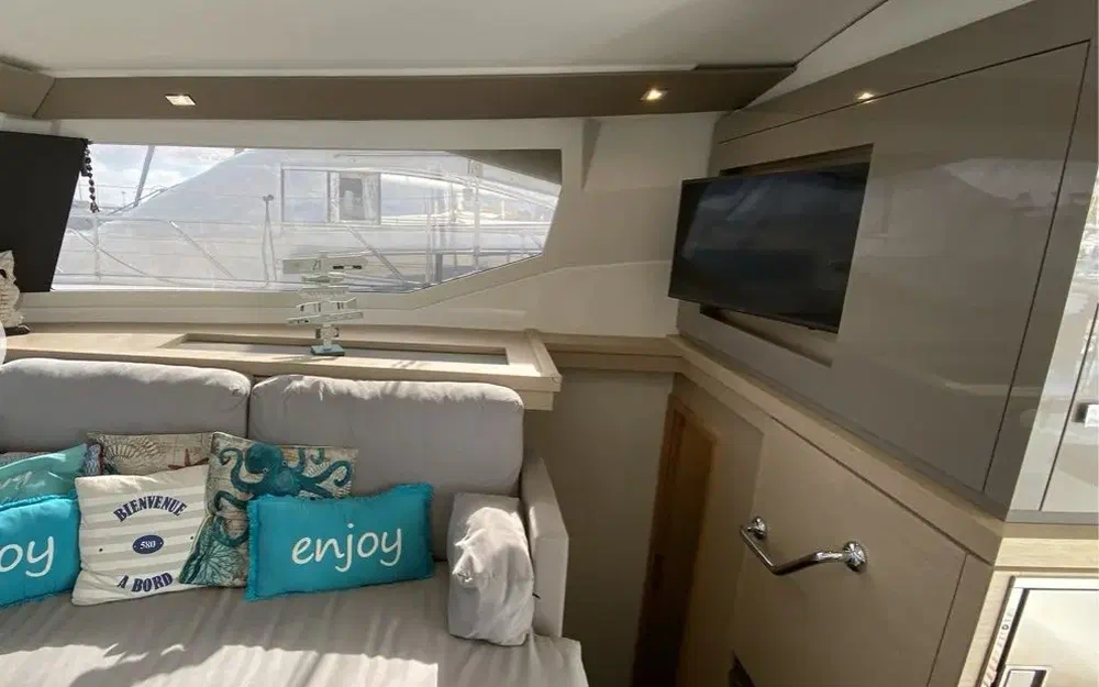 slider 16 Fountaine Pajot Saona 47