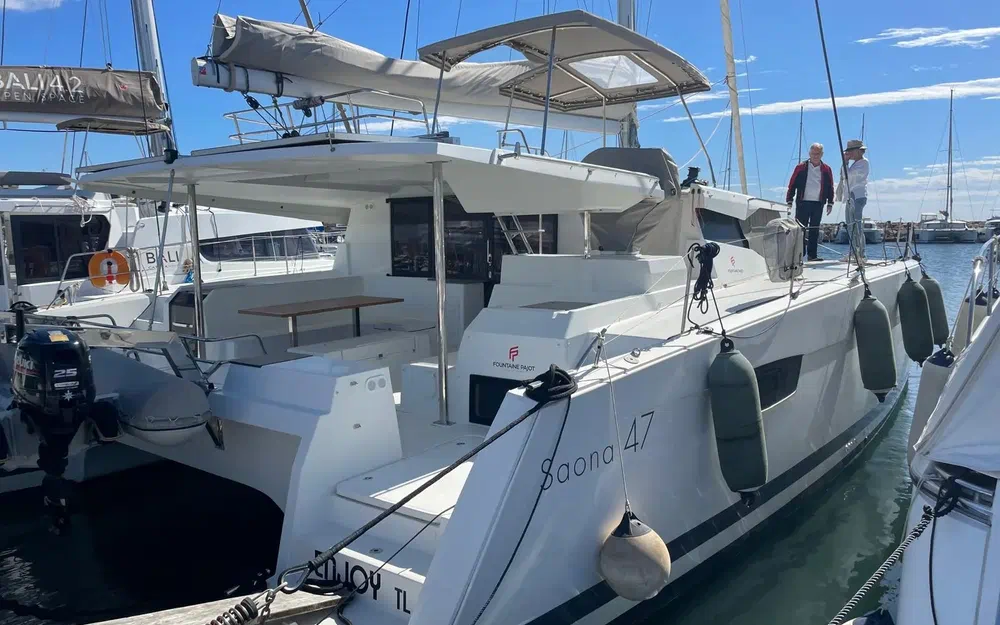 slider 3 Fountaine Pajot Saona 47