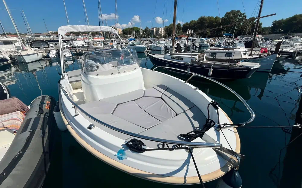 slider 1 Jeanneau Cap Camarat 5.5 CC Serie 2