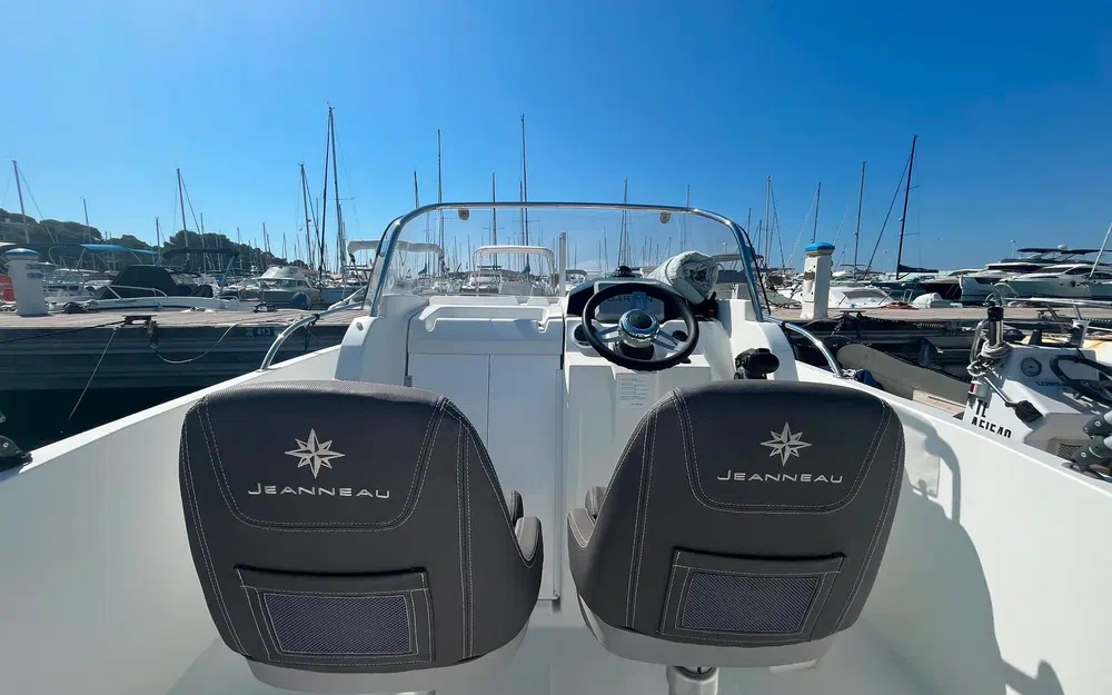 slider 8 Jeanneau Cap Camarat 5.5 CC Serie 2