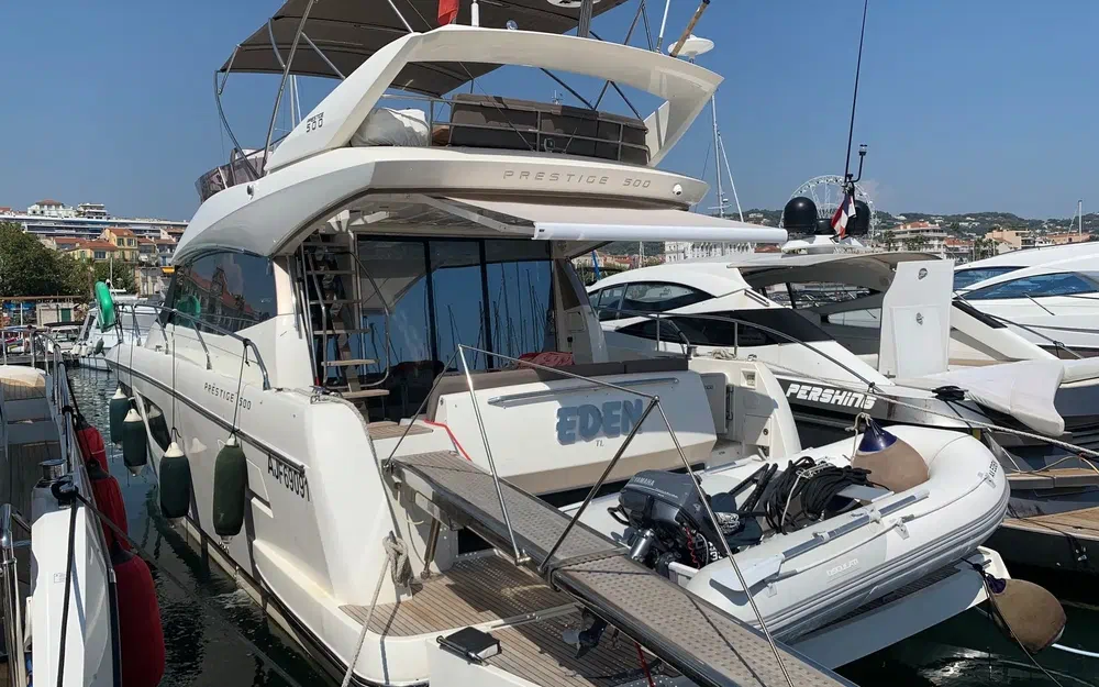slider 0 Prestige Yachts 500 Fly