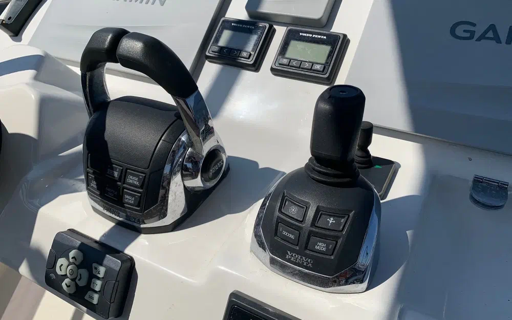 slider 12 Prestige Yachts 500 Fly
