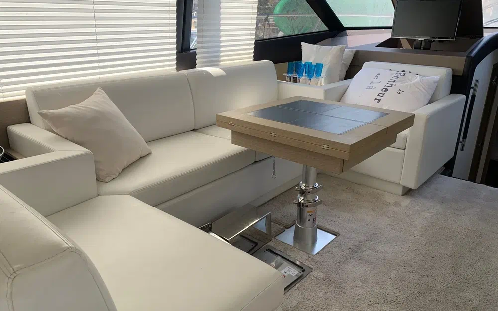 slider 17 Prestige Yachts 500 Fly