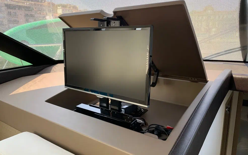 slider 19 Prestige Yachts 500 Fly