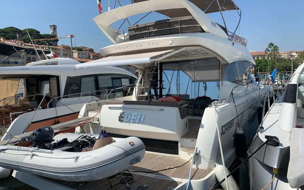 slider 2 Prestige Yachts 500 Fly