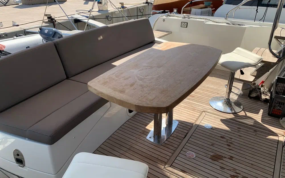 slider 4 Prestige Yachts 500 Fly