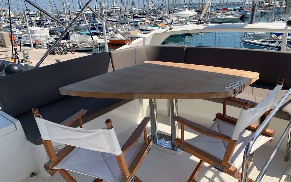 slider 5 Prestige Yachts 500 Fly