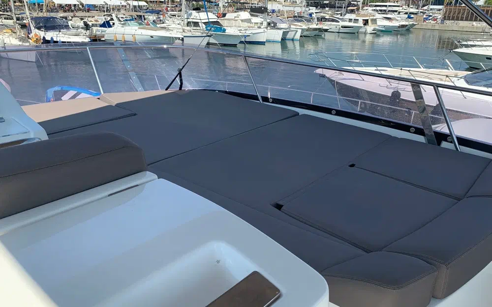 slider 6 Prestige Yachts 500 Fly