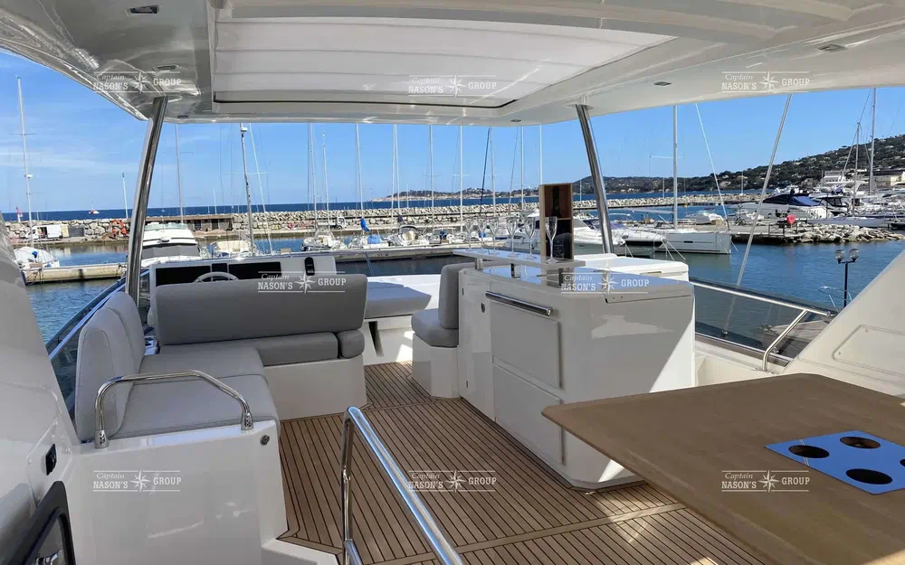 slider 10 Prestige Yachts PRESTIGE 630