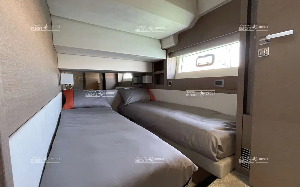 slider 18 Prestige Yachts PRESTIGE 630