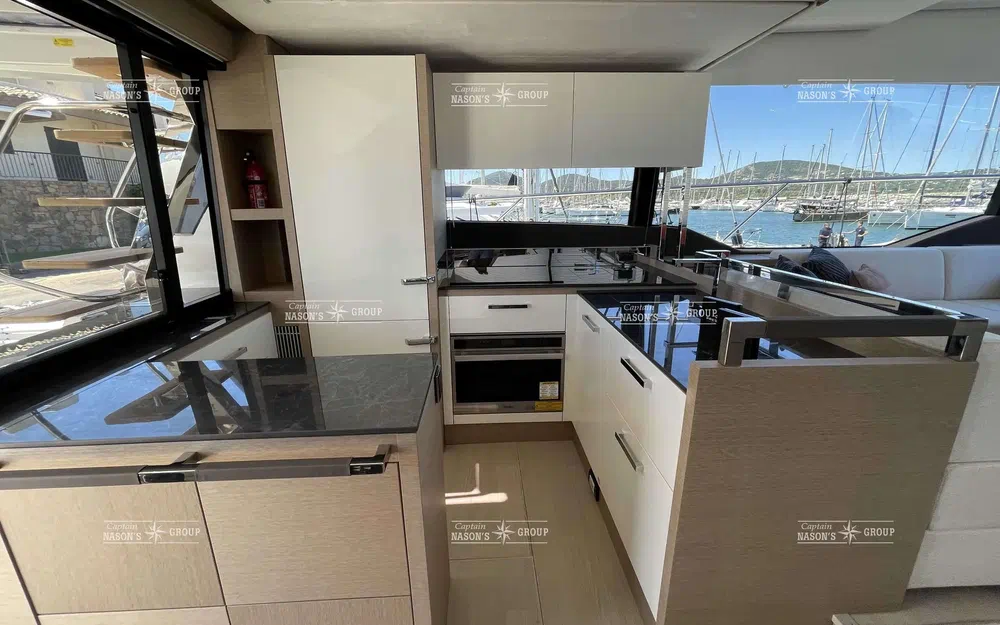 slider 5 Prestige Yachts PRESTIGE 630