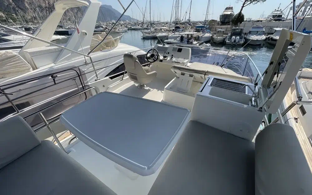 slider 17 Prestige Yachts 420 Fly