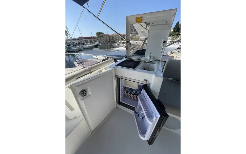 slider 18 Prestige Yachts 420 Fly